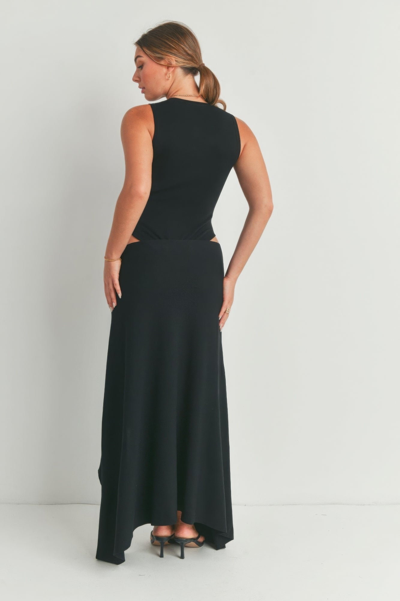 Elegant Maxi Dress with Slit – 100% Viscose, Classic Black, Comfortable & Stylish